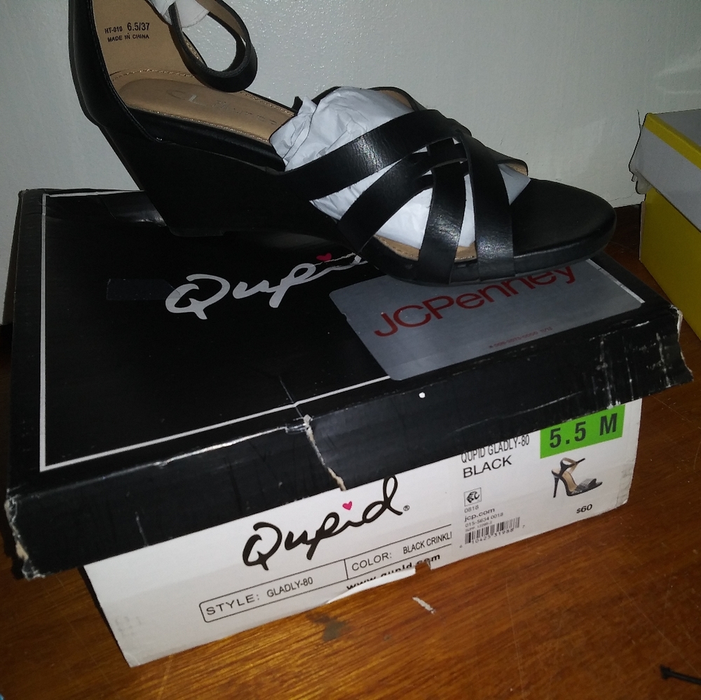 Shoes - Picture 5 of 8